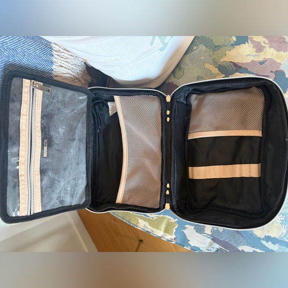 Nudestix Hanging Cosmetic Case - Picture 1 of 4